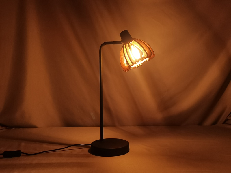 Mingkeda Modern design Hot Selling Metal Cork Wood Black Color Table Home Deco Table Lamp