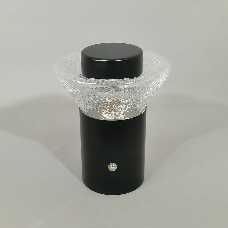 Mingkeda Hot Sales Metal 1800mAh Battery Operated Rechargeable Restaurant Decorative Charging LED Table Lamp