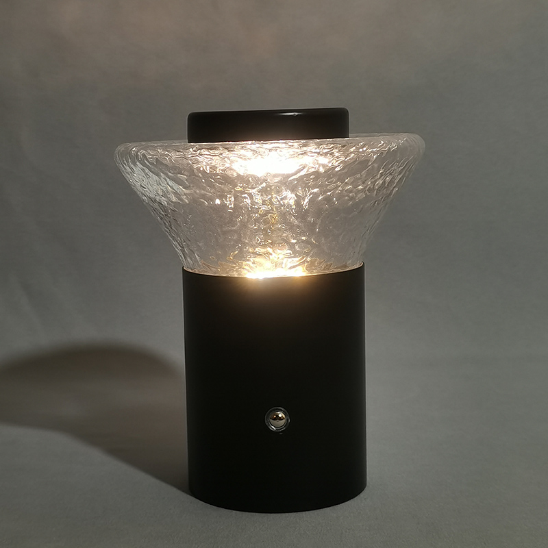 Mingkeda Hot Sales Metal 1800mAh Battery Operated Rechargeable Restaurant Decorative Charging LED Table Lamp