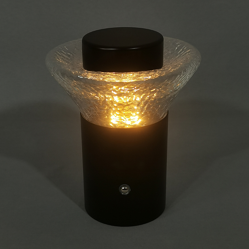 Mingkeda Hot Sales Metal 1800mAh Battery Operated Rechargeable Restaurant Decorative Charging LED Table Lamp