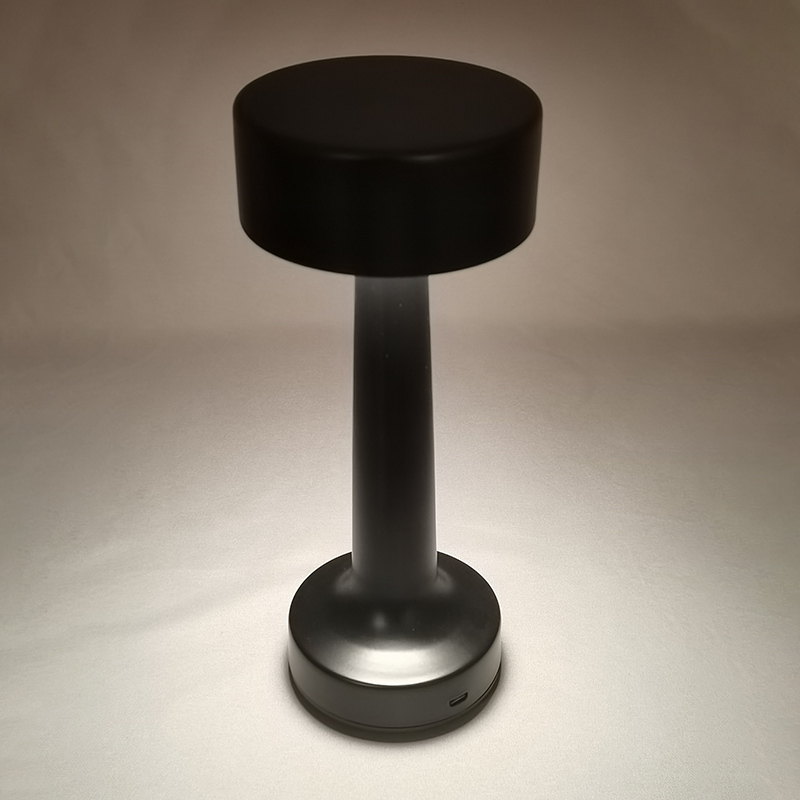 Mingkeda Hot Sales Metal 1800mAh Battery Operated Rechargeable Restaurant Decorative Charging LED Table Lamp
