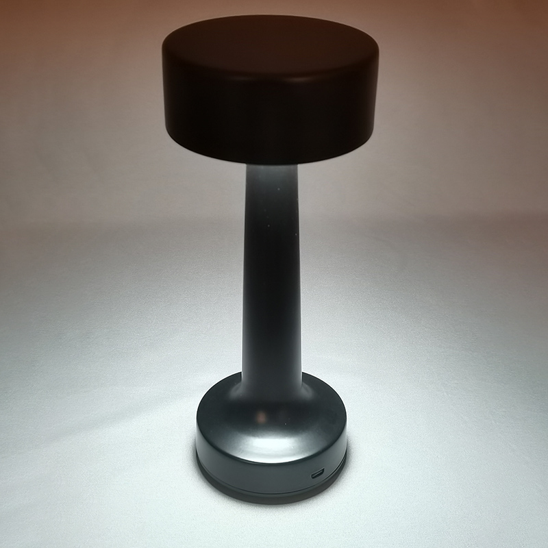 Mingkeda Hot Sales Metal 1800mAh Battery Operated Rechargeable Restaurant Decorative Charging LED Table Lamp