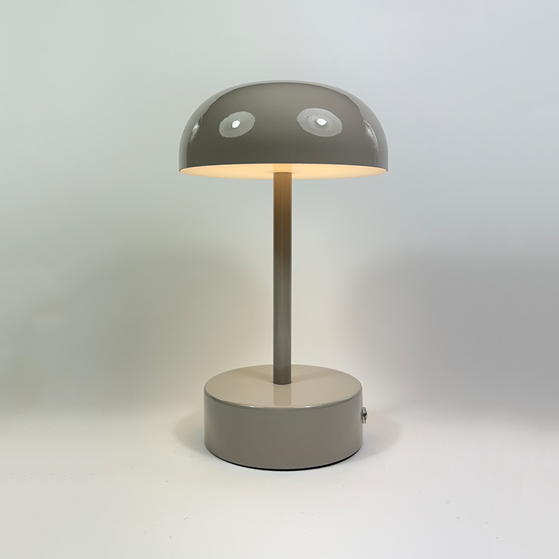 Mingkeda Hot Sales Metal 1800mAh Battery Operated Rechargeable Restaurant Decorative Charging LED Table Lamp