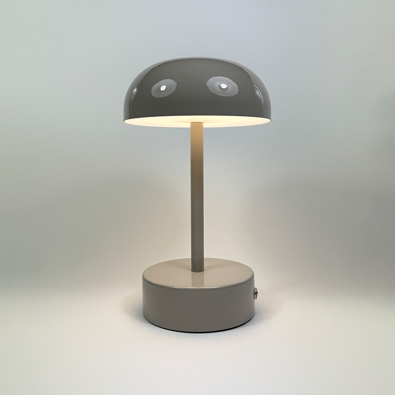 Mingkeda Hot Sales Metal 1800mAh Battery Operated Rechargeable Restaurant Decorative Charging LED Table Lamp