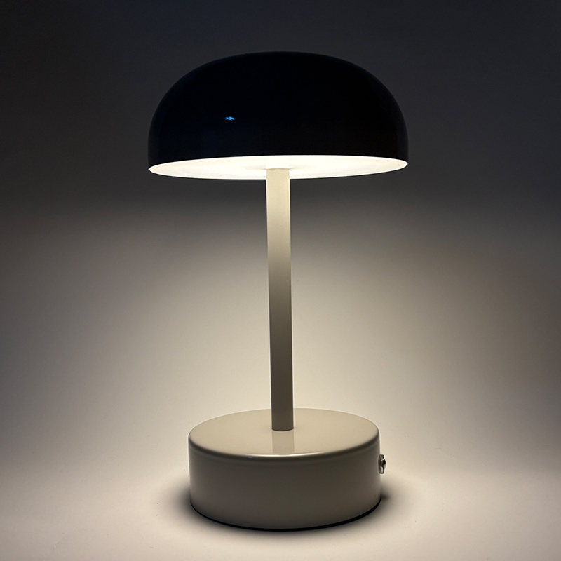 Mingkeda Hot Sales Metal 1800mAh Battery Operated Rechargeable Restaurant Decorative Charging LED Table Lamp