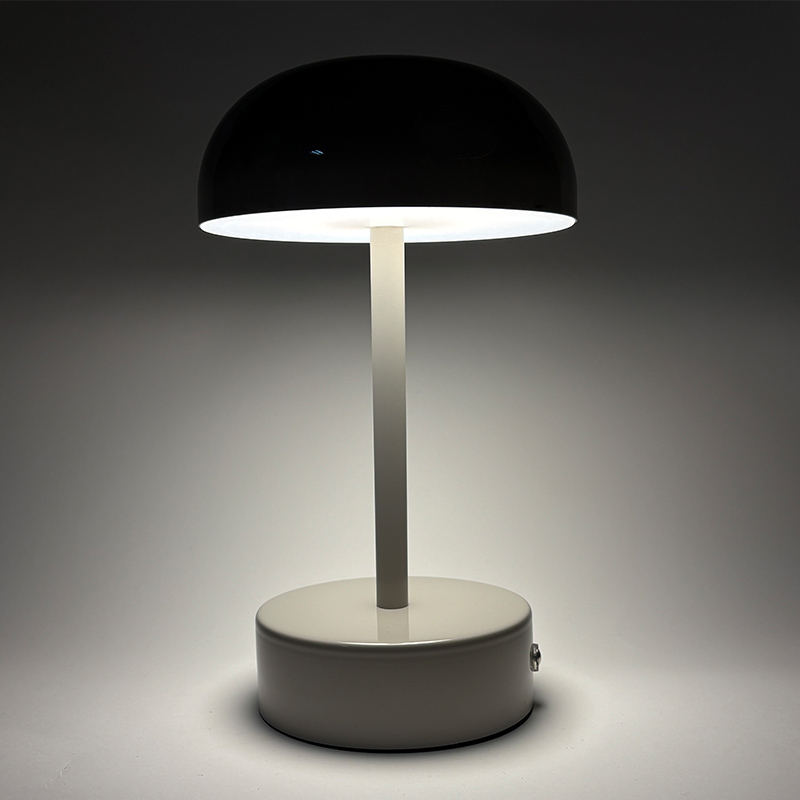 Mingkeda Hot Sales Metal 1800mAh Battery Operated Rechargeable Restaurant Decorative Charging LED Table Lamp