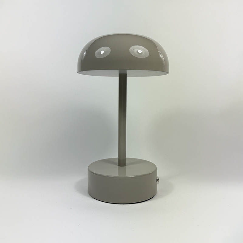 Mingkeda Hot Sales Metal 1800mAh Battery Operated Rechargeable Restaurant Decorative Charging LED Table Lamp