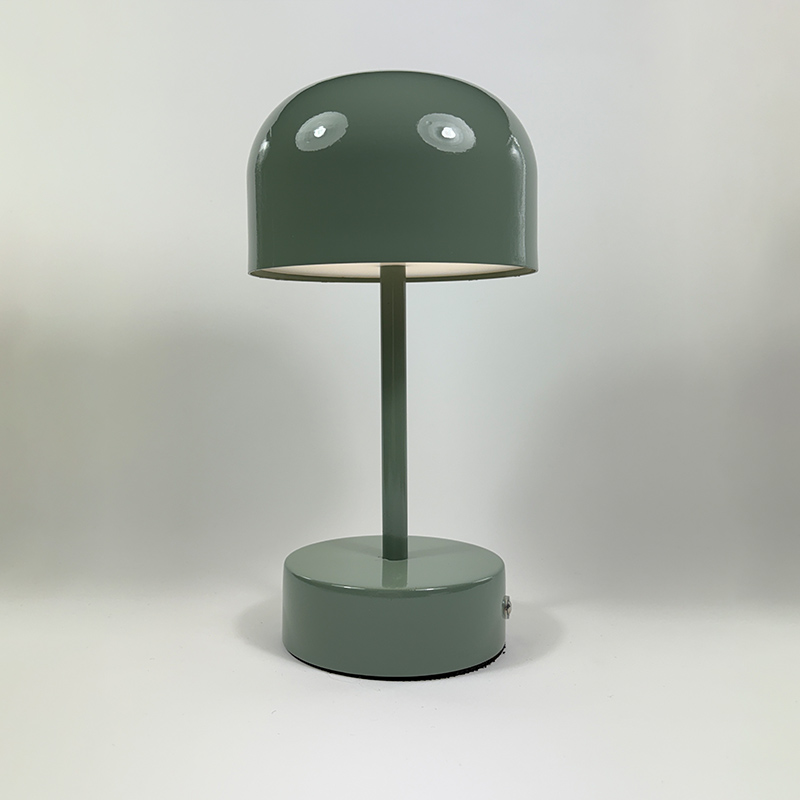 Mingkeda Modern Design Hot Selling Metal 1800mAh Battery Operated Rechargeable Restaurant Decorative Charging LED Table Lamp