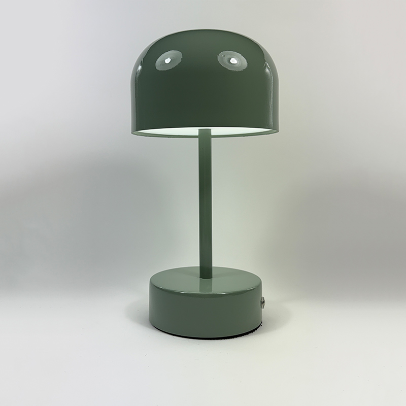 Mingkeda Modern Design Hot Selling Metal 1800mAh Battery Operated Rechargeable Restaurant Decorative Charging LED Table Lamp