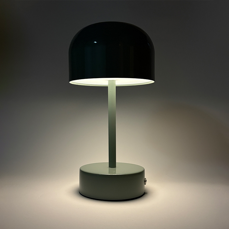 Mingkeda Modern Design Hot Selling Metal 1800mAh Battery Operated Rechargeable Restaurant Decorative Charging LED Table Lamp