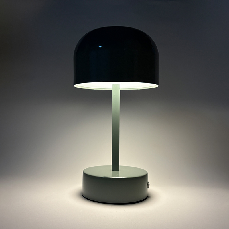 Mingkeda Modern Design Hot Selling Metal 1800mAh Battery Operated Rechargeable Restaurant Decorative Charging LED Table Lamp