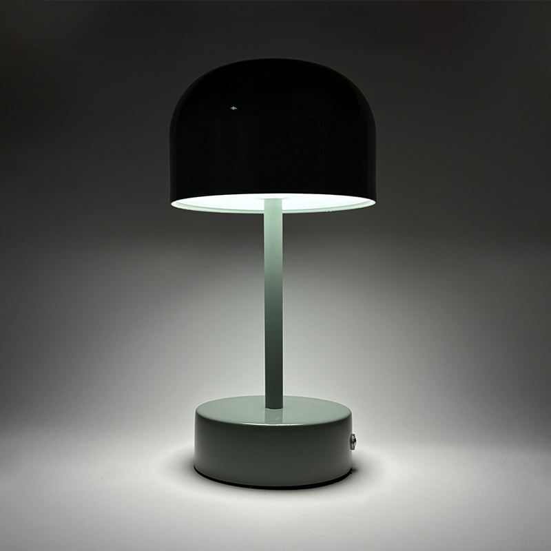Mingkeda Modern Design Hot Selling Metal 1800mAh Battery Operated Rechargeable Restaurant Decorative Charging LED Table Lamp