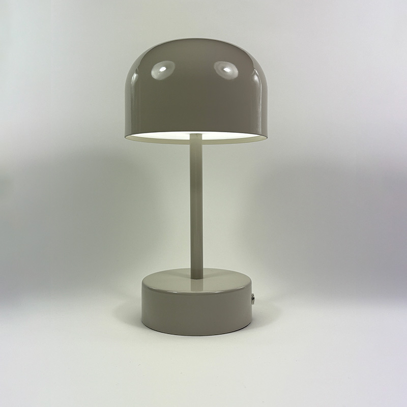 Mingkeda New Design Metal 1800mAh Battery Operated Rechargeable Restaurant Decorative Charging LED Table Lamp