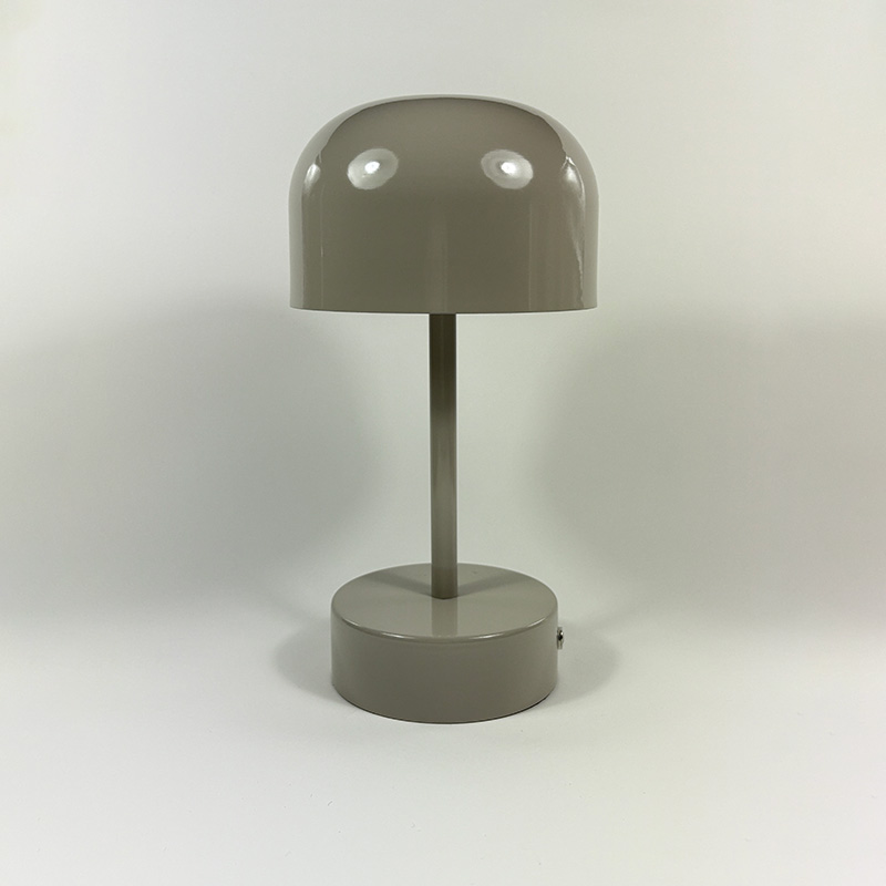 Mingkeda New Design Metal 1800mAh Battery Operated Rechargeable Restaurant Decorative Charging LED Table Lamp