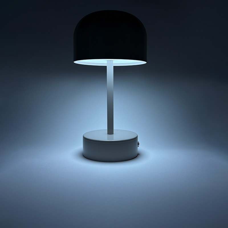 Mingkeda New Design Metal 1800mAh Battery Operated Rechargeable Restaurant Decorative Charging LED Table Lamp