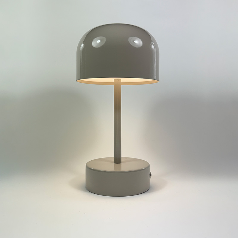 Mingkeda New Design Metal 1800mAh Battery Operated Rechargeable Restaurant Decorative Charging LED Table Lamp