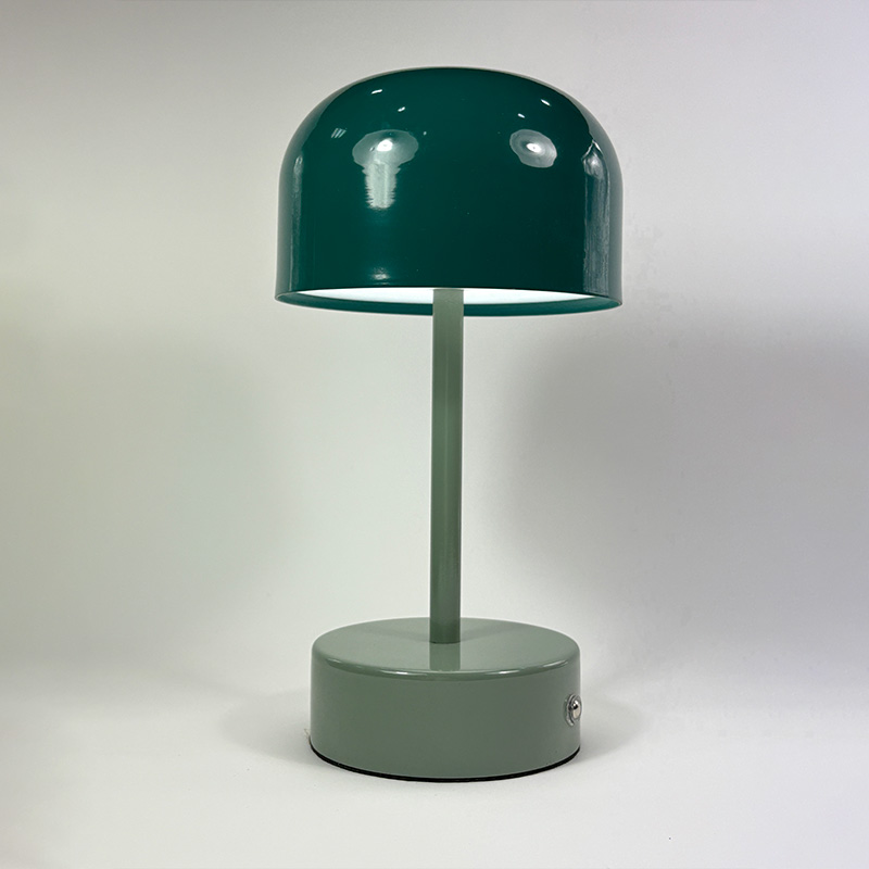 Mingkeda Luxury Metal Hotel Living Room Reading Decoration LED Table Lamp