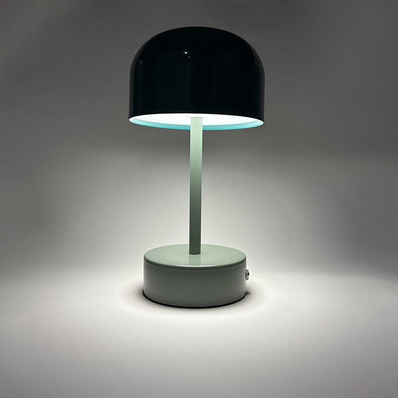 Mingkeda Luxury Metal Hotel Living Room Reading Decoration LED Table Lamp