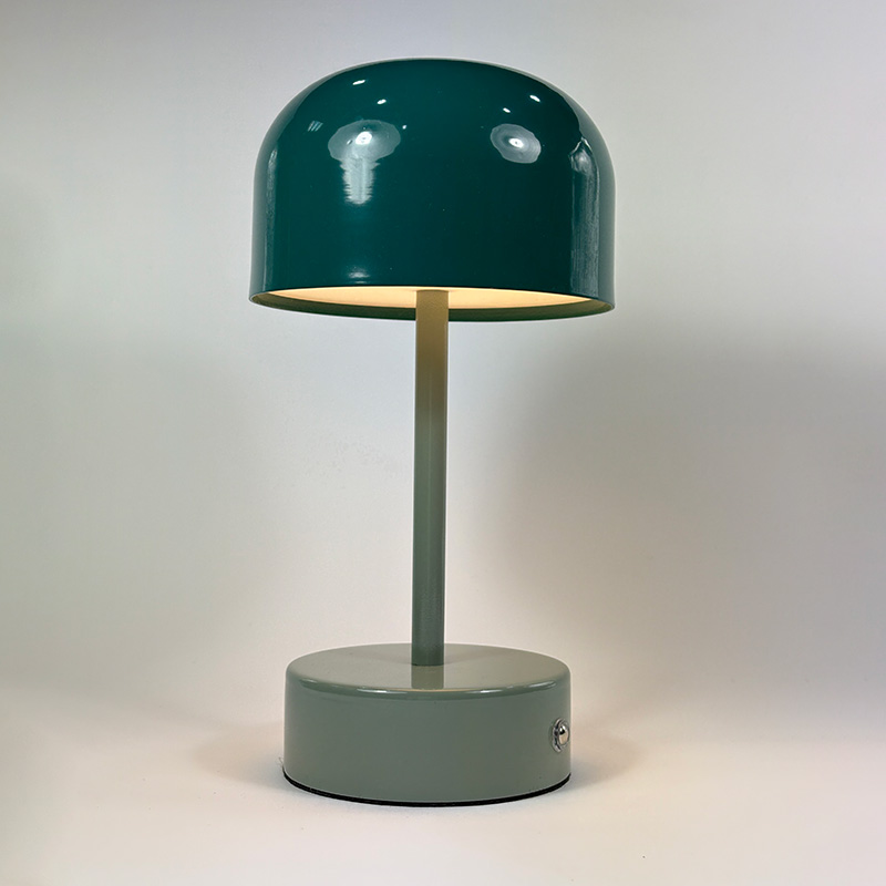 Mingkeda Luxury Metal Hotel Living Room Reading Decoration LED Table Lamp