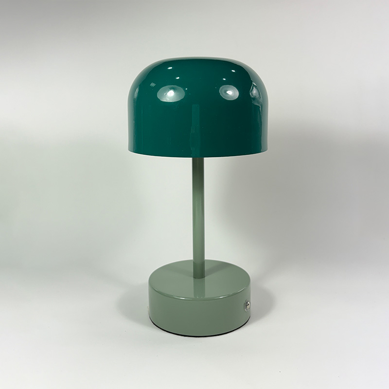 Mingkeda Luxury Metal Hotel Living Room Reading Decoration LED Table Lamp