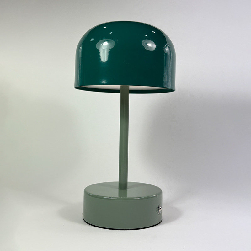 Mingkeda Luxury Metal Hotel Living Room Reading Decoration LED Table Lamp